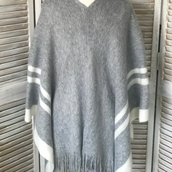 🎉HP🎉 ✴️LAST ONE✴️ ANGEL PONCHO/WRAP IN GRAY WITH CREAM… - Picture 2 of 4
